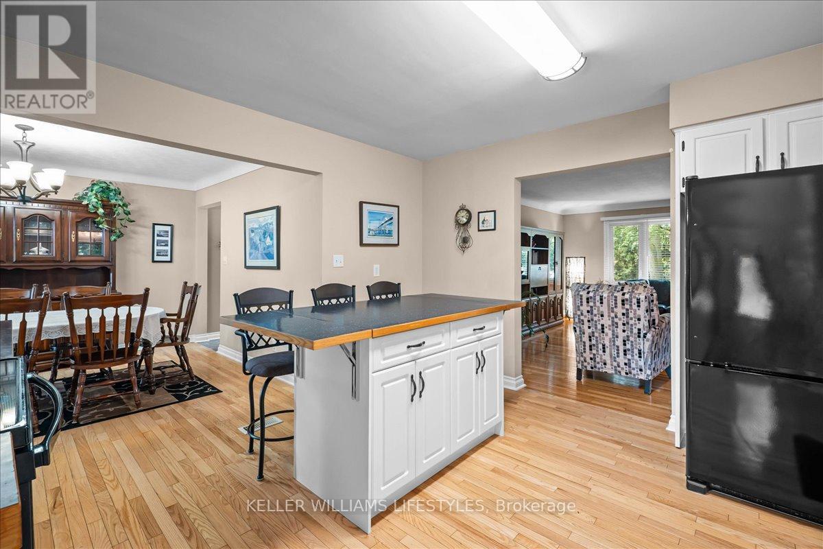 15 Bayley Street, Lambton Shores, Ontario  N0N 1J0 - Photo 20 - X12414381