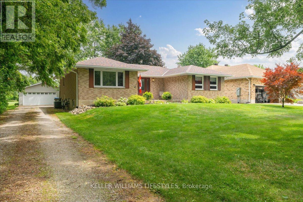 15 Bayley Street, Lambton Shores, Ontario  N0N 1J0 - Photo 4 - X12414381