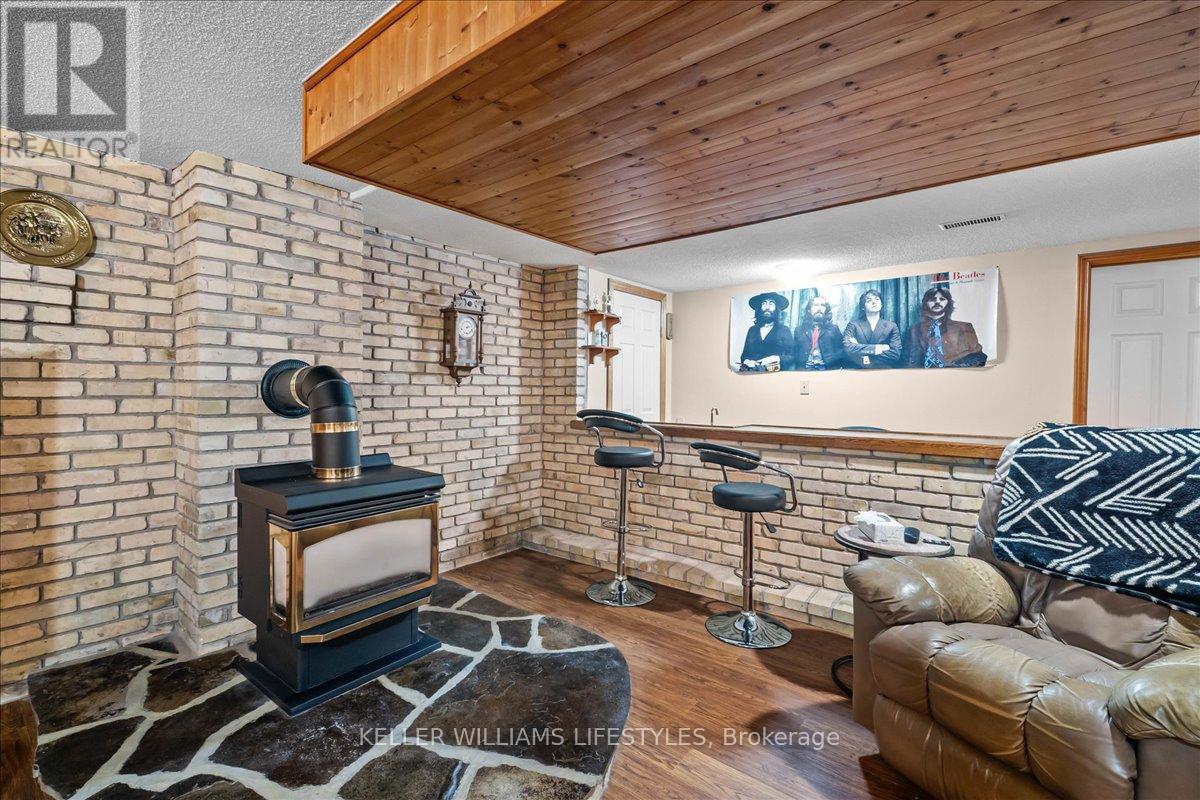 15 Bayley Street, Lambton Shores, Ontario  N0N 1J0 - Photo 30 - X12414381