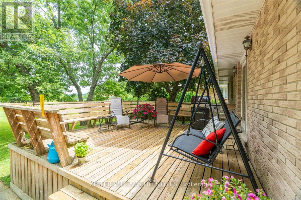 15 Bayley Street, Lambton Shores, Ontario  N0N 1J0 - Photo 37 - X12414381