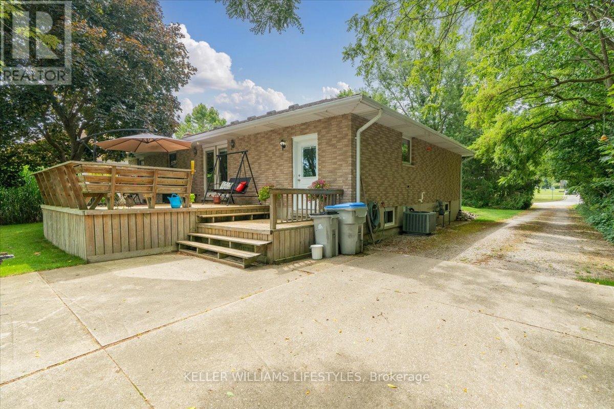 15 Bayley Street, Lambton Shores, Ontario  N0N 1J0 - Photo 36 - X12414381