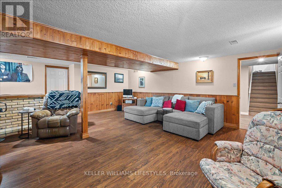 15 Bayley Street, Lambton Shores, Ontario  N0N 1J0 - Photo 31 - X12414381