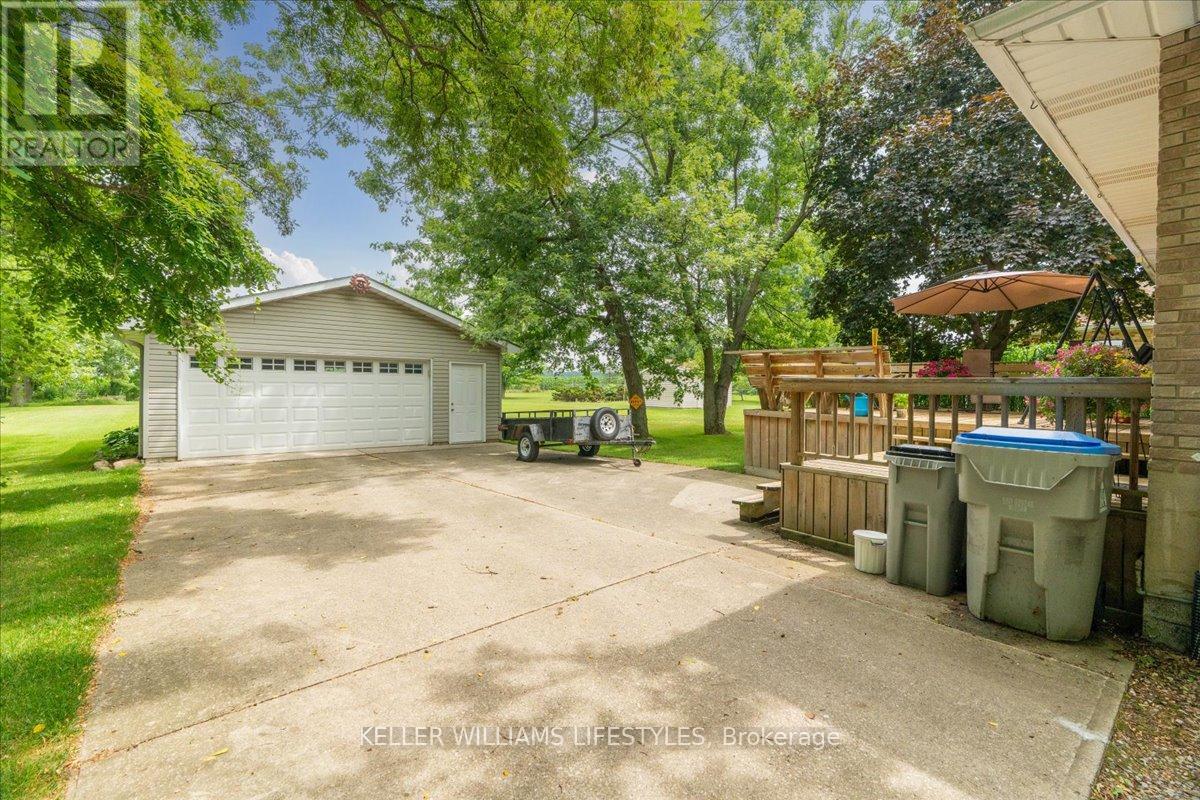 15 Bayley Street, Lambton Shores, Ontario  N0N 1J0 - Photo 35 - X12414381