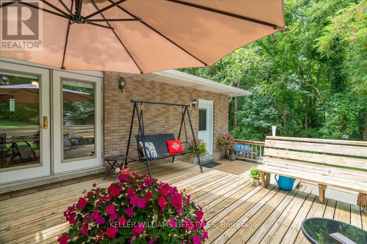 15 Bayley Street, Lambton Shores, Ontario  N0N 1J0 - Photo 38 - X12414381