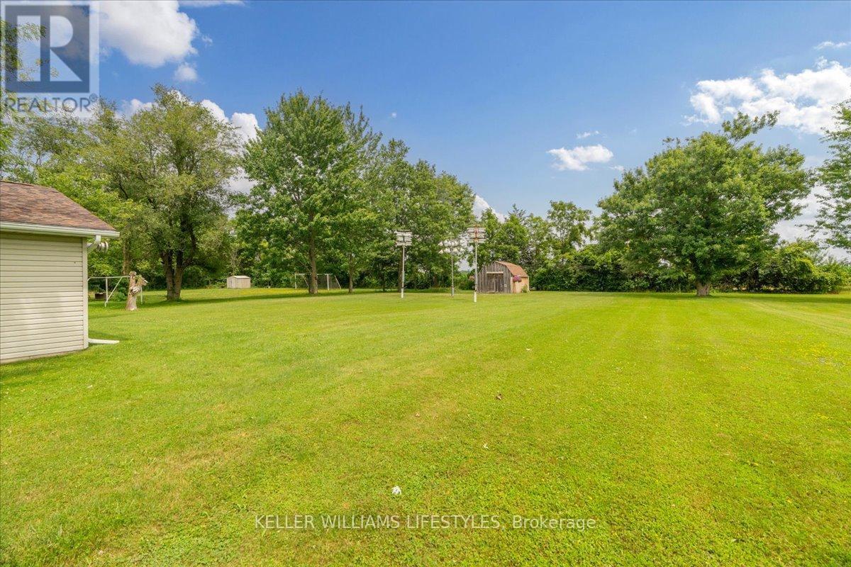 15 Bayley Street, Lambton Shores, Ontario  N0N 1J0 - Photo 39 - X12414381