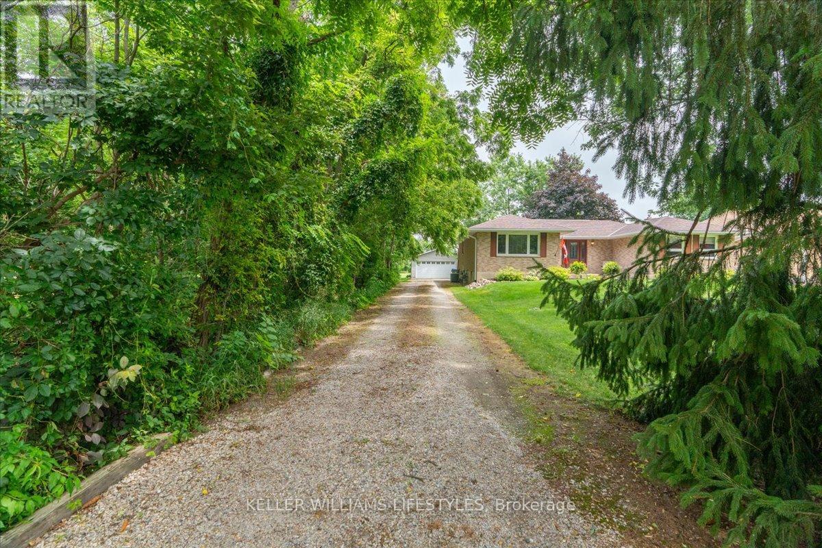 15 Bayley Street, Lambton Shores, Ontario  N0N 1J0 - Photo 34 - X12414381