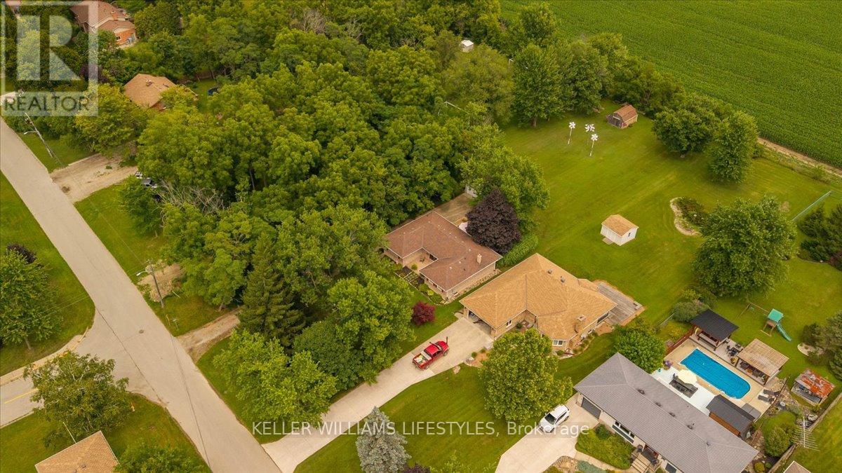 15 Bayley Street, Lambton Shores, Ontario  N0N 1J0 - Photo 42 - X12414381