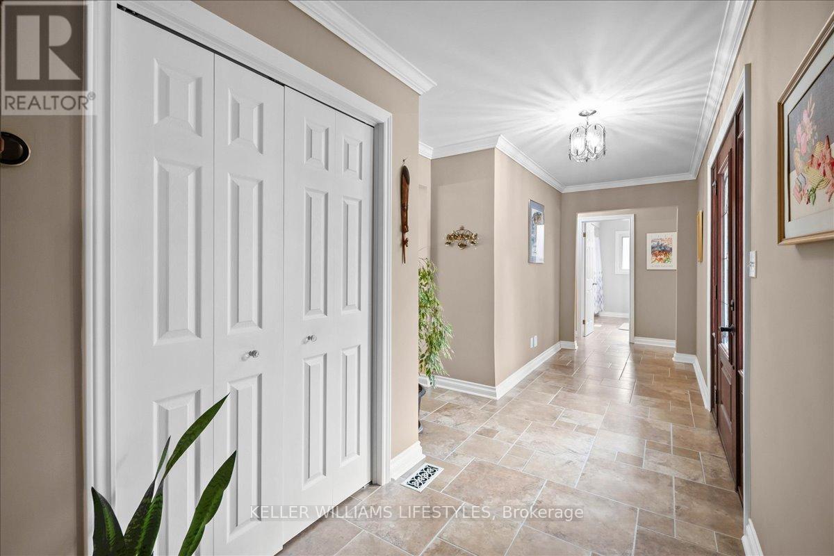 15 Bayley Street, Lambton Shores, Ontario  N0N 1J0 - Photo 6 - X12414381
