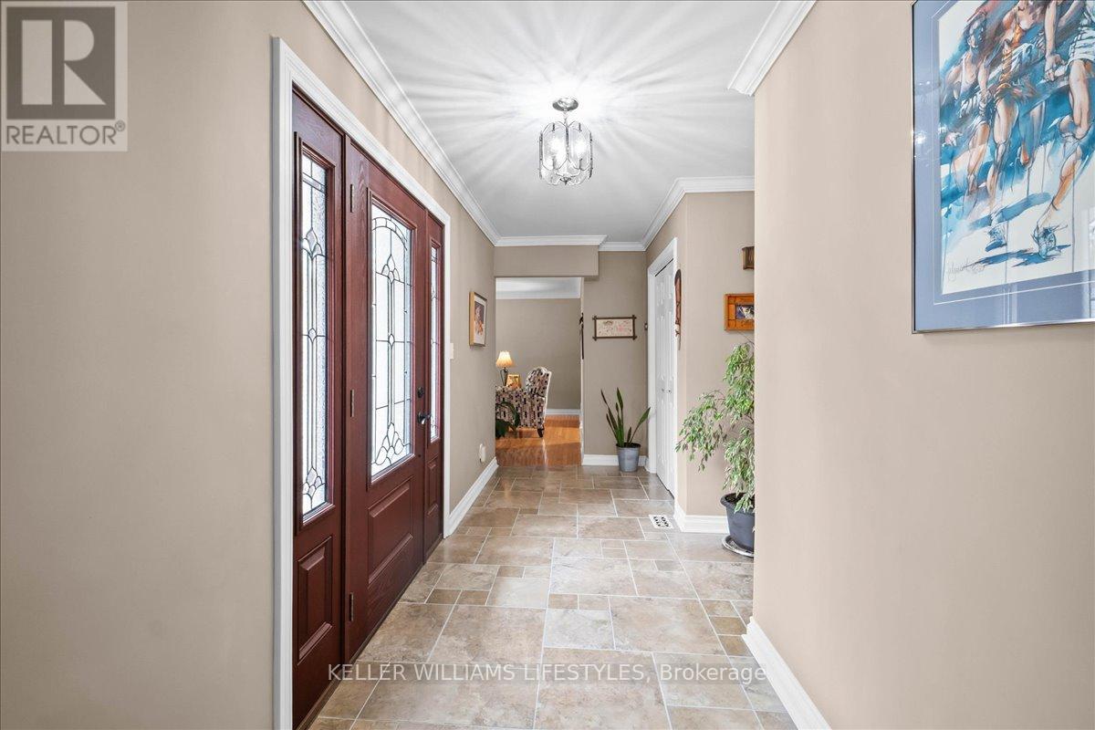 15 Bayley Street, Lambton Shores, Ontario  N0N 1J0 - Photo 7 - X12414381