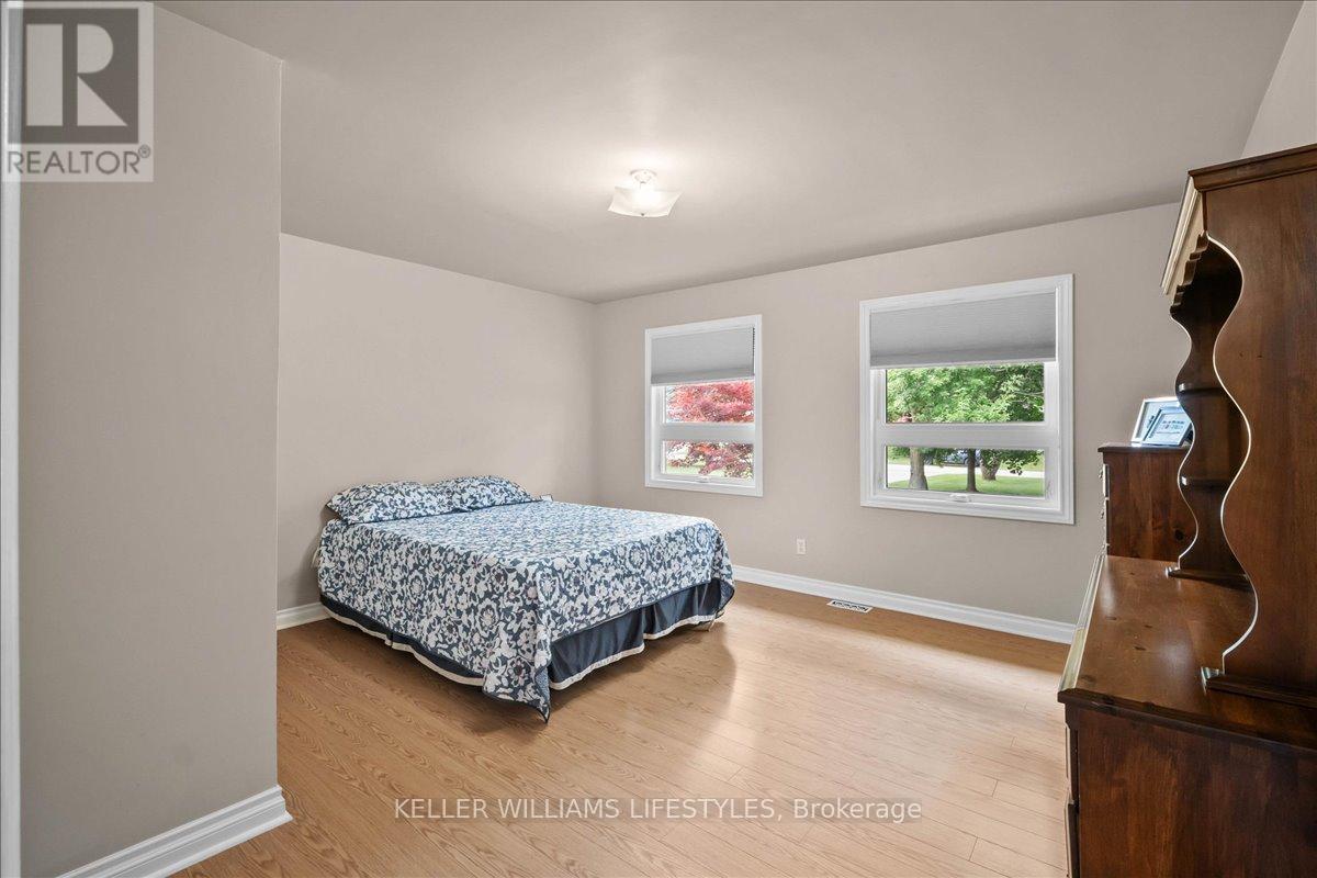 15 Bayley Street, Lambton Shores, Ontario  N0N 1J0 - Photo 8 - X12414381