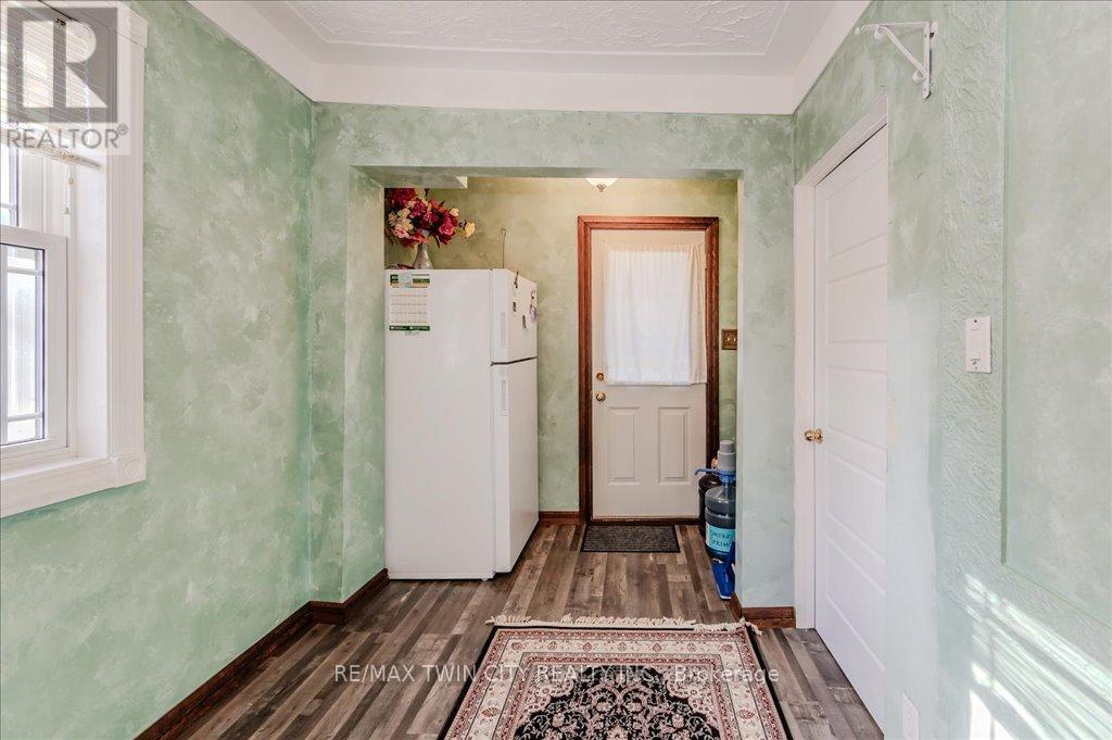 478 Greenfield Avenue, Kitchener, Ontario  N2C 1G1 - Photo 4 - X12418897