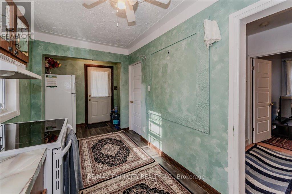 478 Greenfield Avenue, Kitchener, Ontario  N2C 1G1 - Photo 6 - X12418897