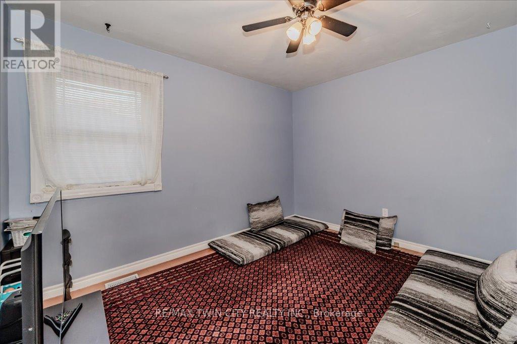 478 Greenfield Avenue, Kitchener, Ontario  N2C 1G1 - Photo 9 - X12418897