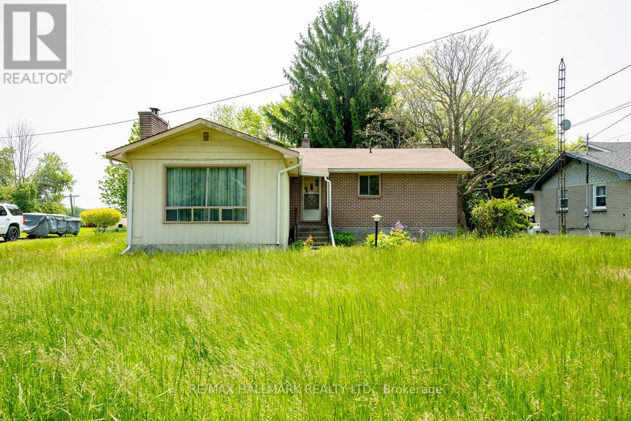 154 County Road 28, Prince Edward County, Ontario  K8N 4Z7 - Photo 1 - X12418927