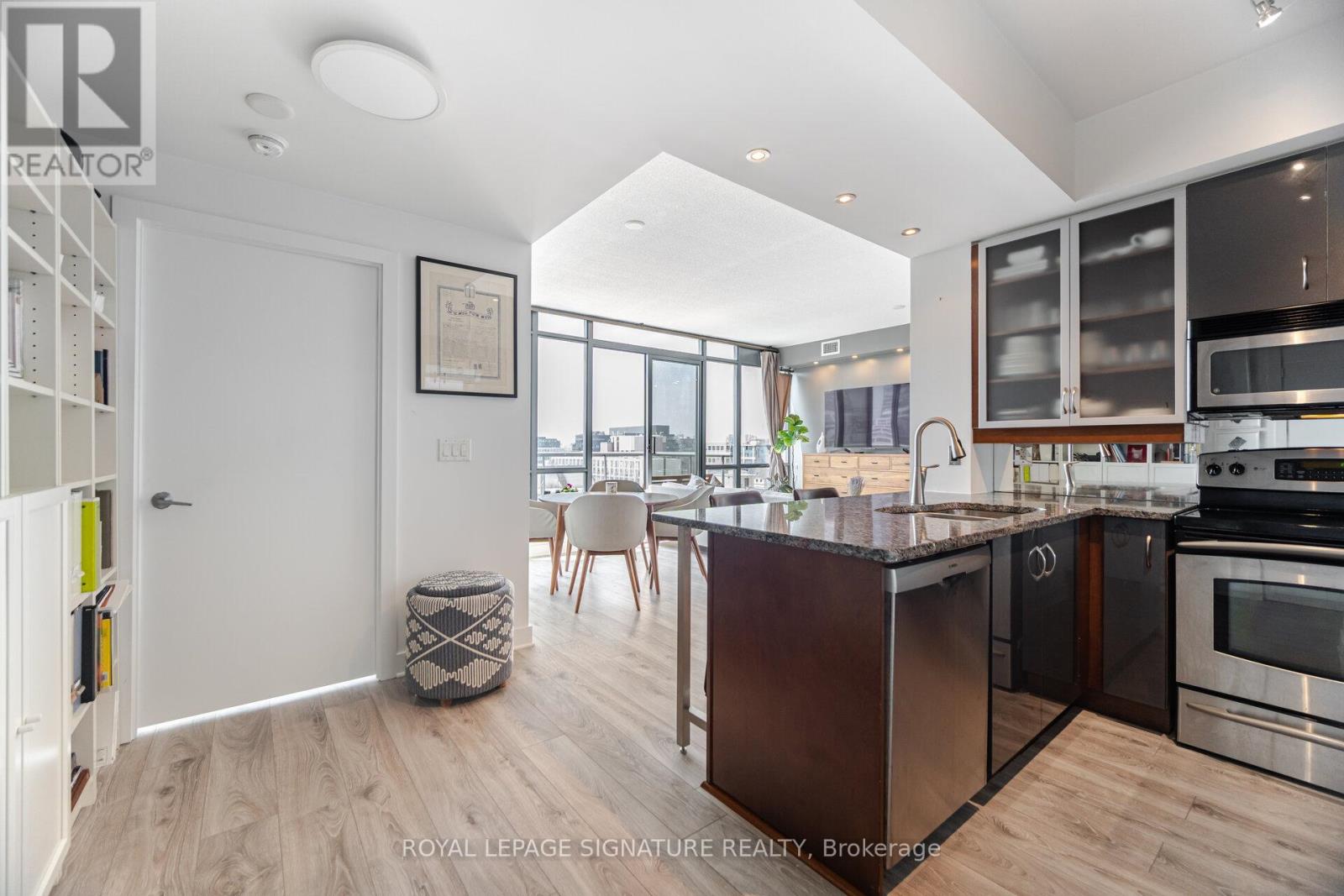 1405 - 438 King Street W, Toronto, Ontario  M5V 3T9 - Photo 6 - C12417798