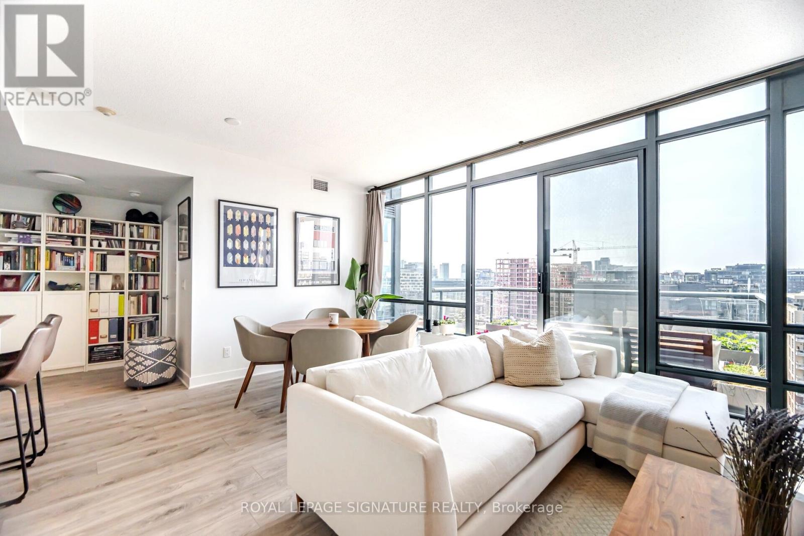 1405 - 438 King Street W, Toronto, Ontario  M5V 3T9 - Photo 2 - C12417798