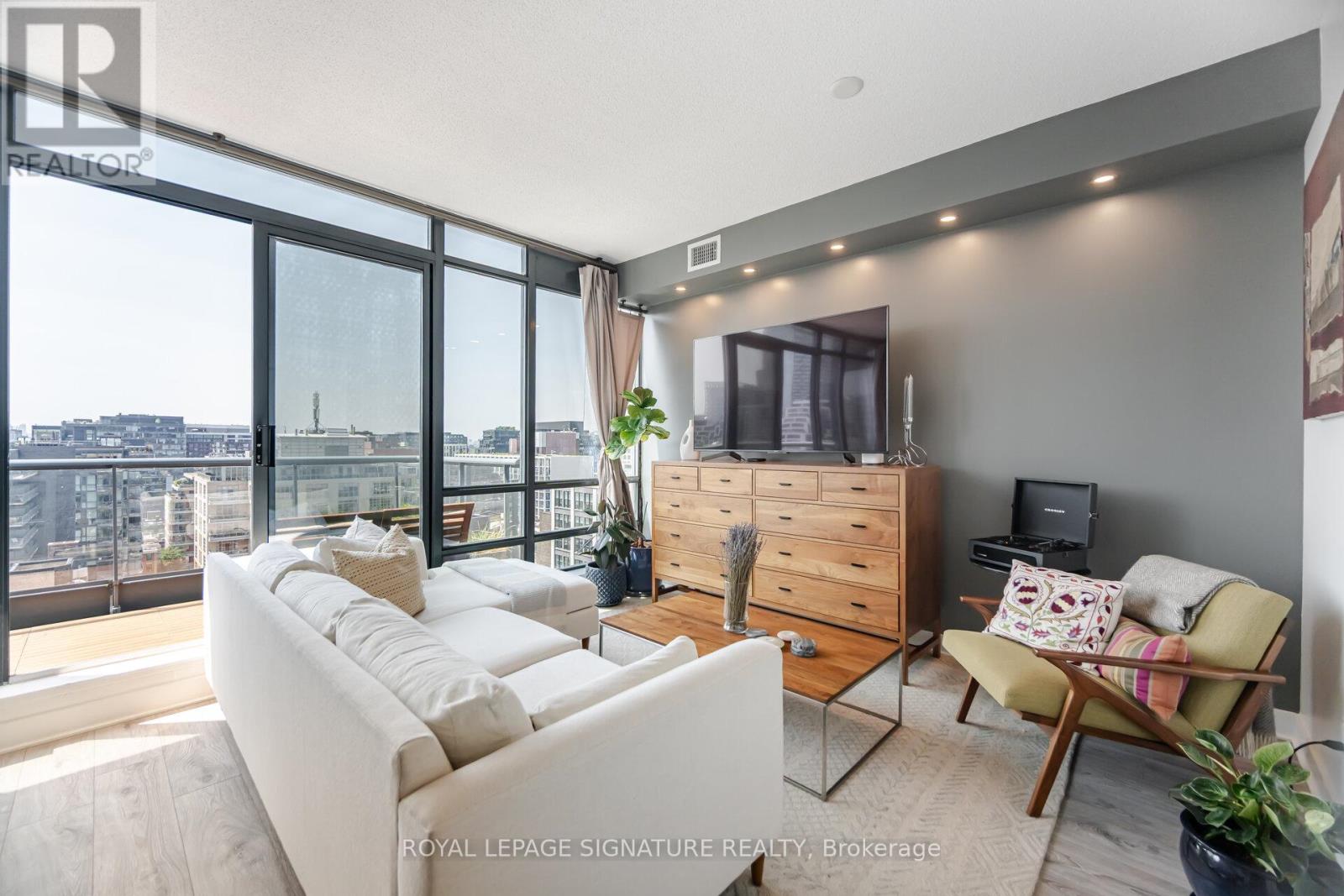 1405 - 438 King Street W, Toronto, Ontario  M5V 3T9 - Photo 3 - C12417798