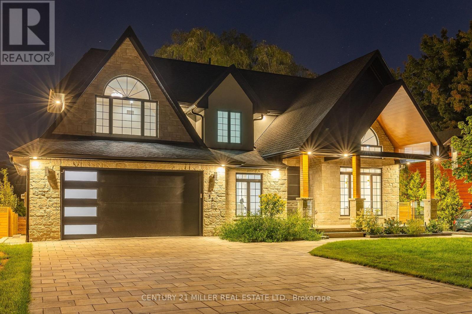 14 Crescent Road, Oakville, Ontario  L6K 1W4 - Photo 2 - W12399992