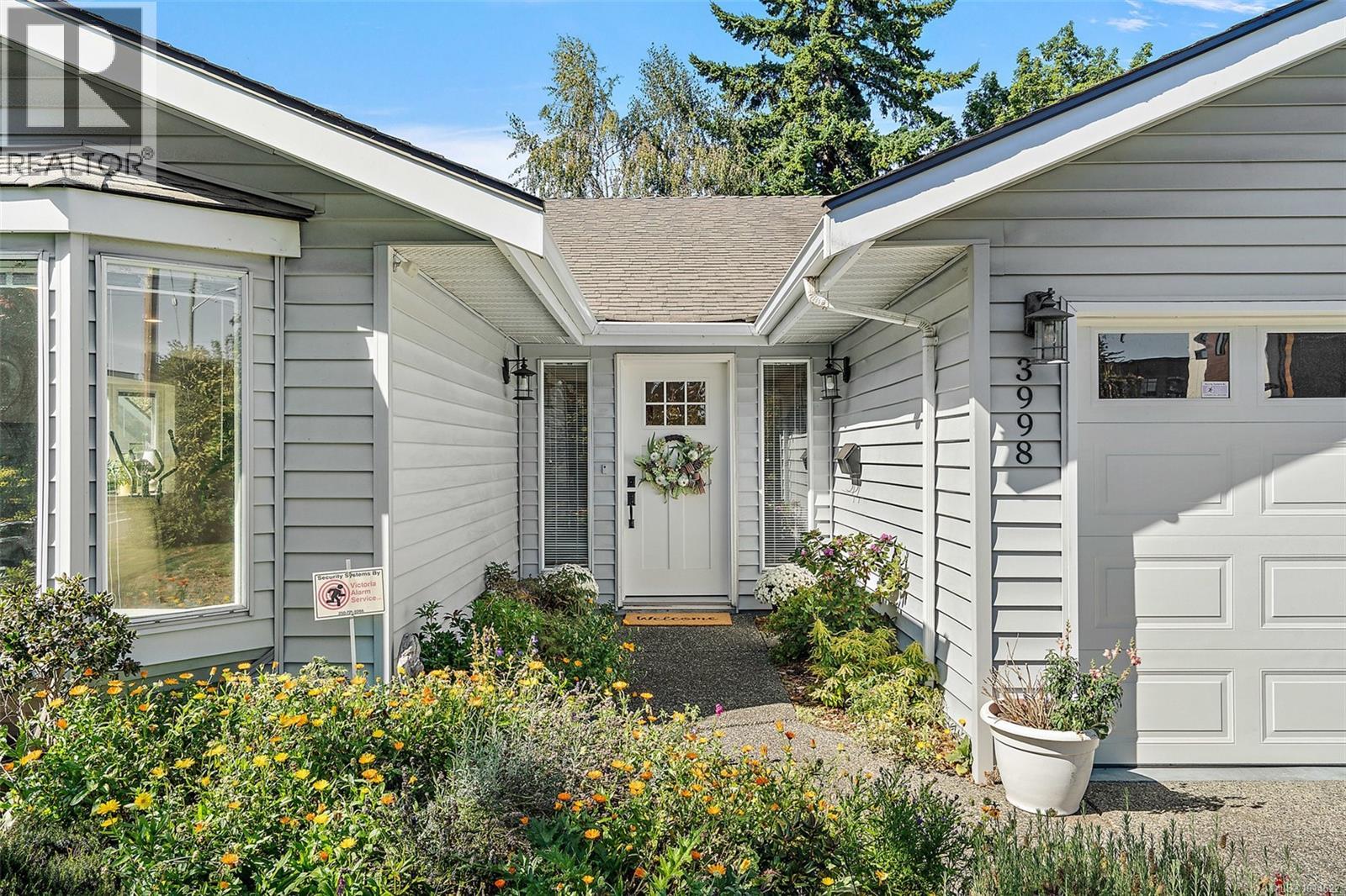 3998 Cedar Hill Rd, Saanich, British Columbia  V8N 3C1 - Photo 3 - 1014622