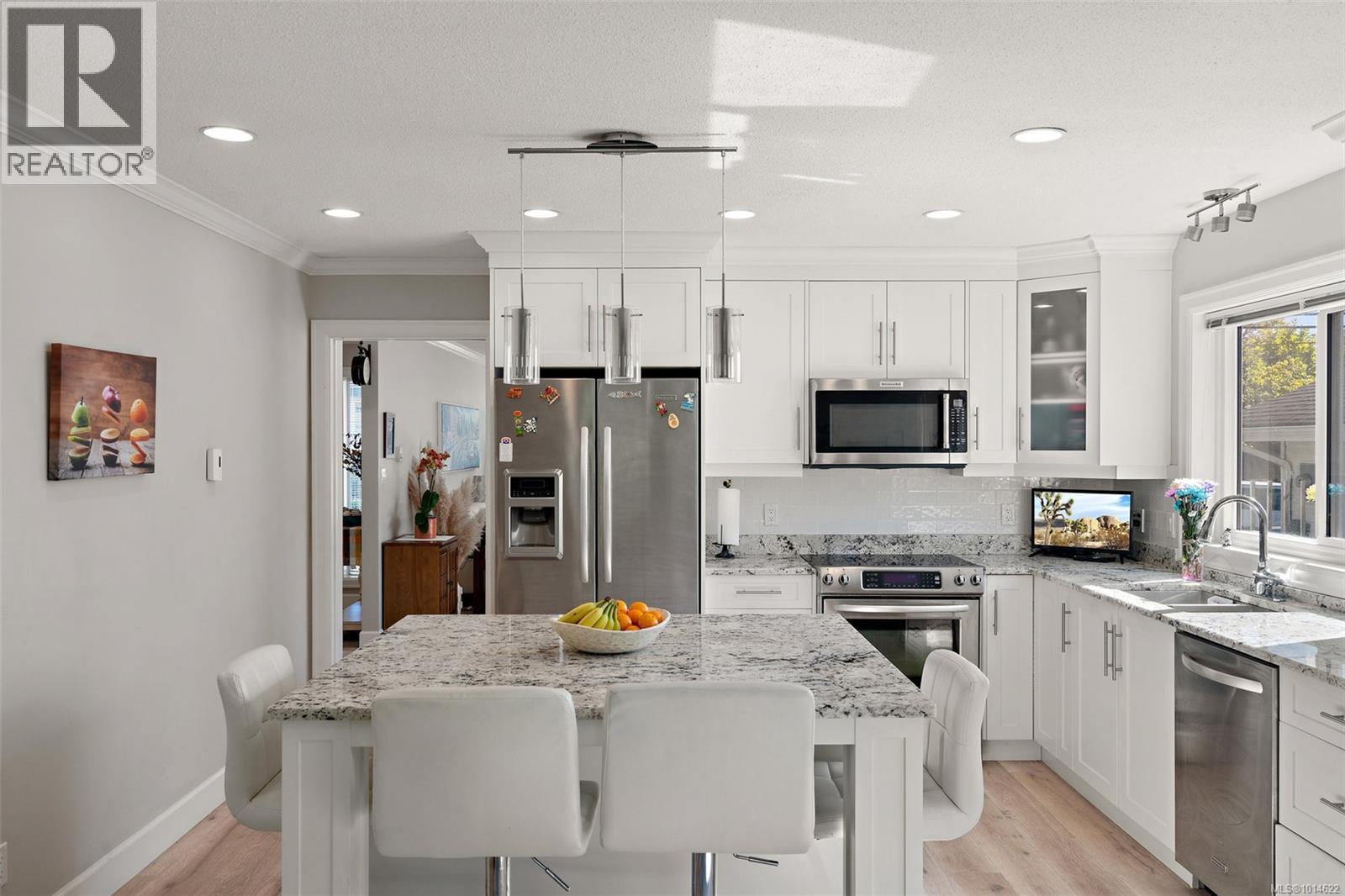 3998 Cedar Hill Rd, Saanich, British Columbia  V8N 3C1 - Photo 5 - 1014622