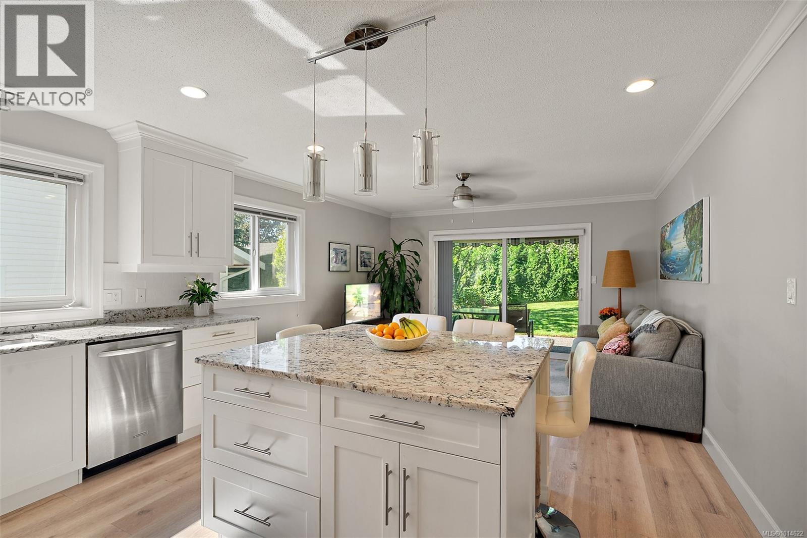 3998 Cedar Hill Rd, Saanich, British Columbia  V8N 3C1 - Photo 8 - 1014622