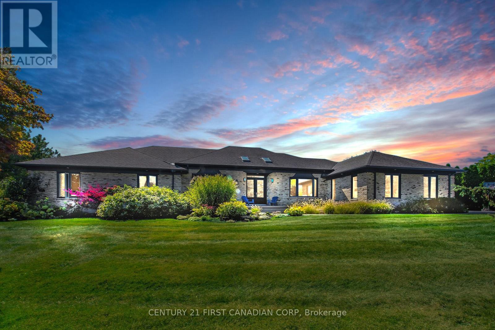 768 Franklinway Crescent, London North, Ontario  N6G 5C8 - Photo 1 - X12419141