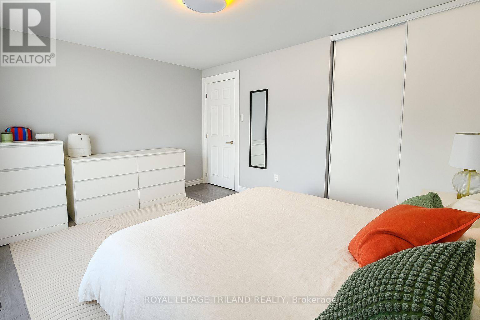 51 Ashbury Avenue, London South, Ontario  N6E 1S9 - Photo 13 - X12419145