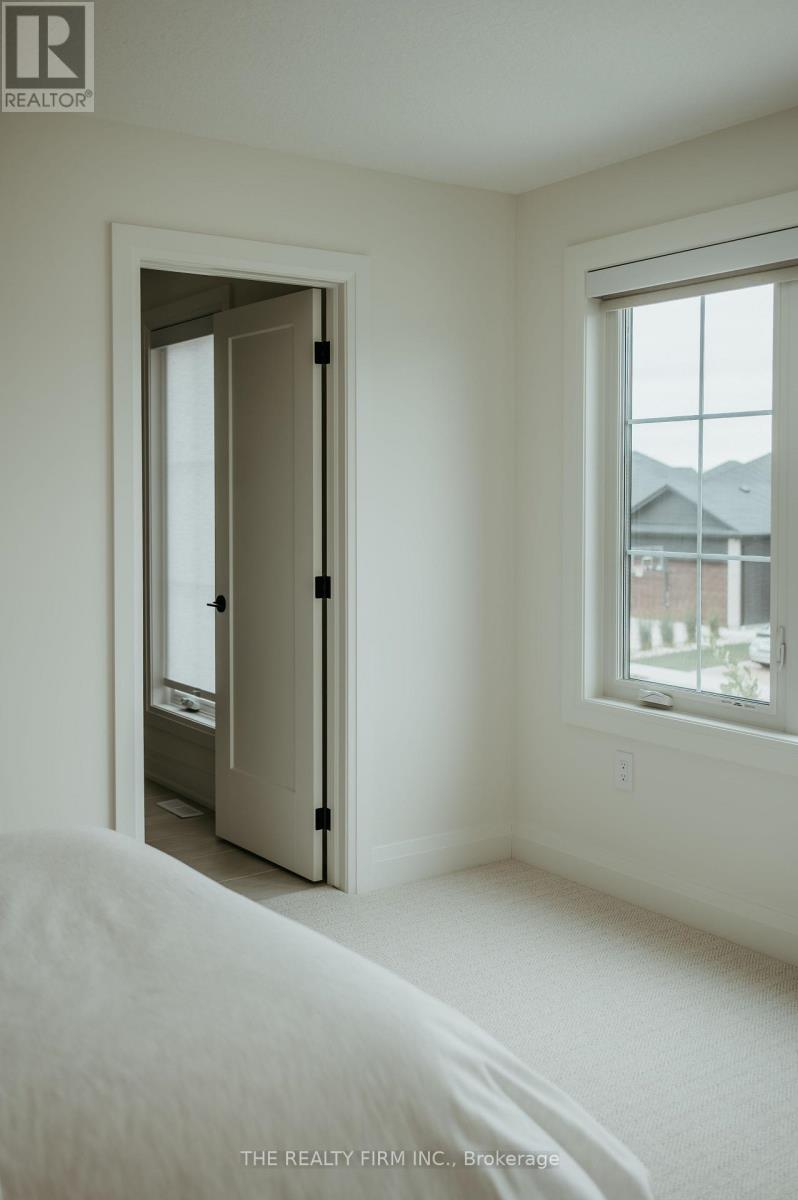 52 Royal Crescent, Southwold, Ontario  N5P 0G5 - Photo 41 - X12419154
