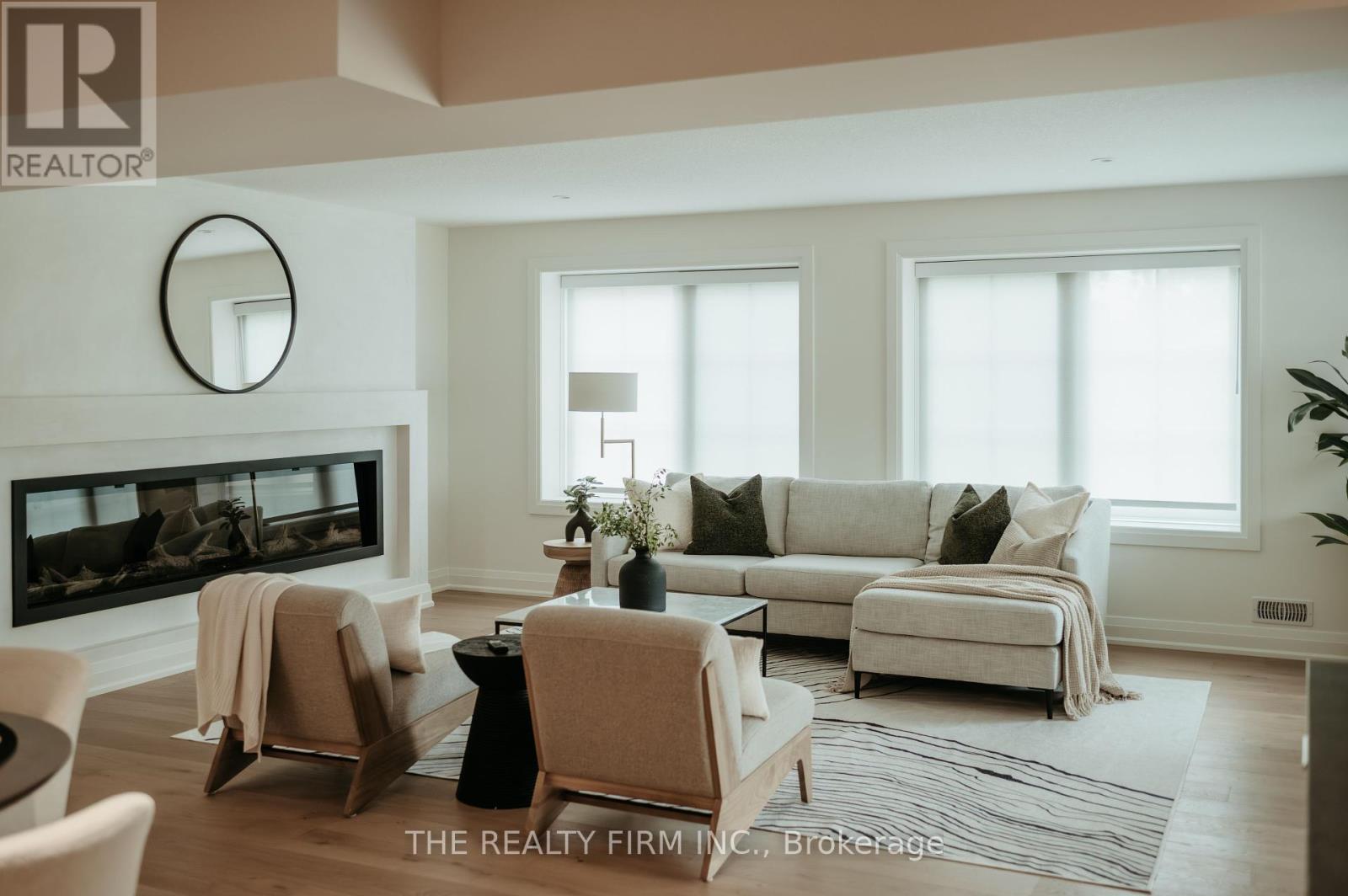 52 Royal Crescent, Southwold, Ontario  N5P 0G5 - Photo 44 - X12419154