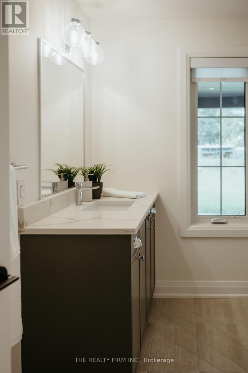 52 Royal Crescent, Southwold, Ontario  N5P 0G5 - Photo 48 - X12419154