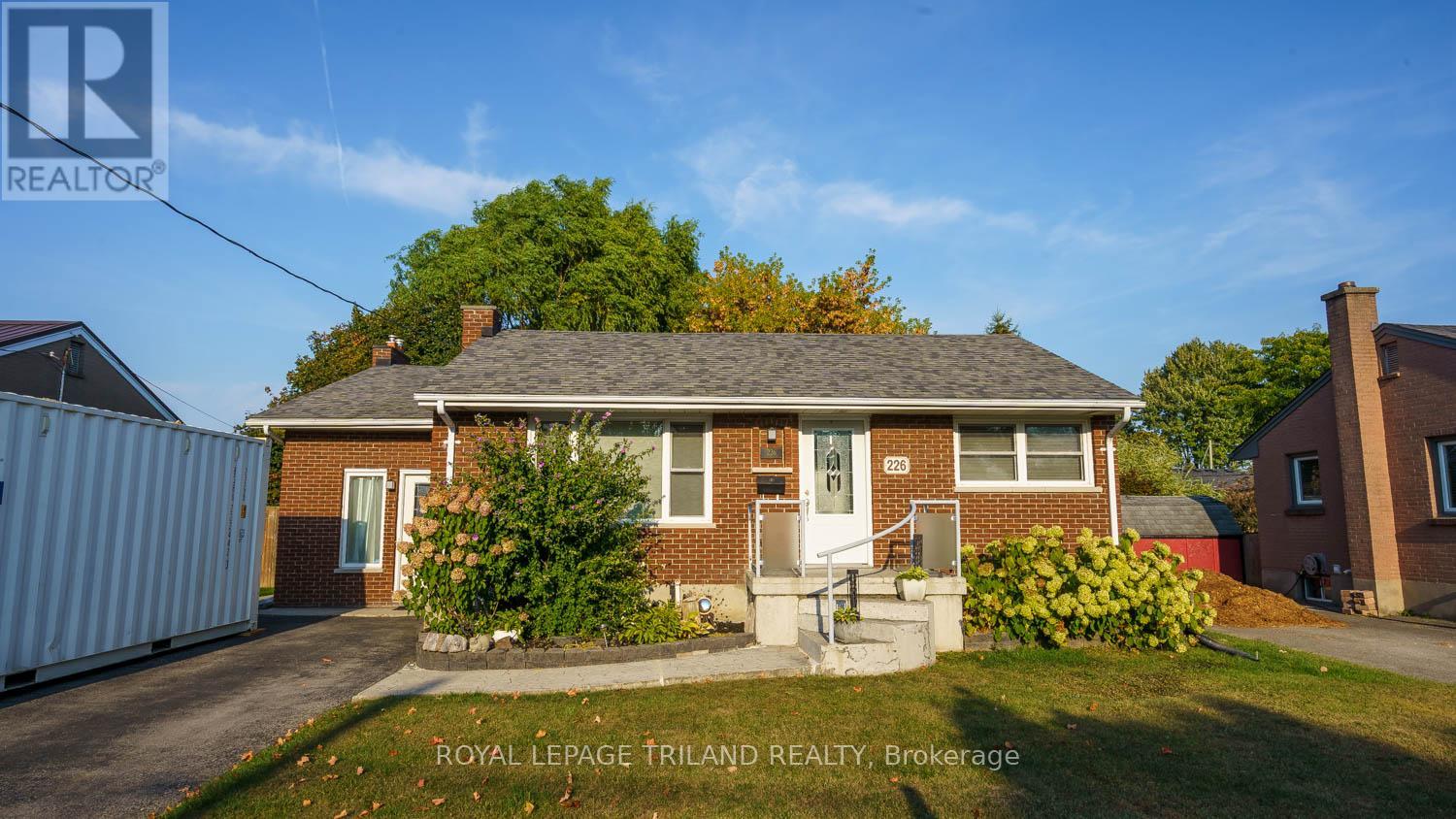 226 Rainbow Avenue, London East, Ontario  N5W 4W1 - Photo 3 - X12419192