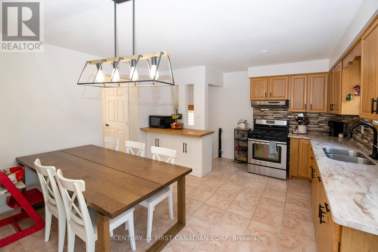 85 Augusta Crescent, London South, Ontario  N6E 2C9 - Photo 10 - X12419215