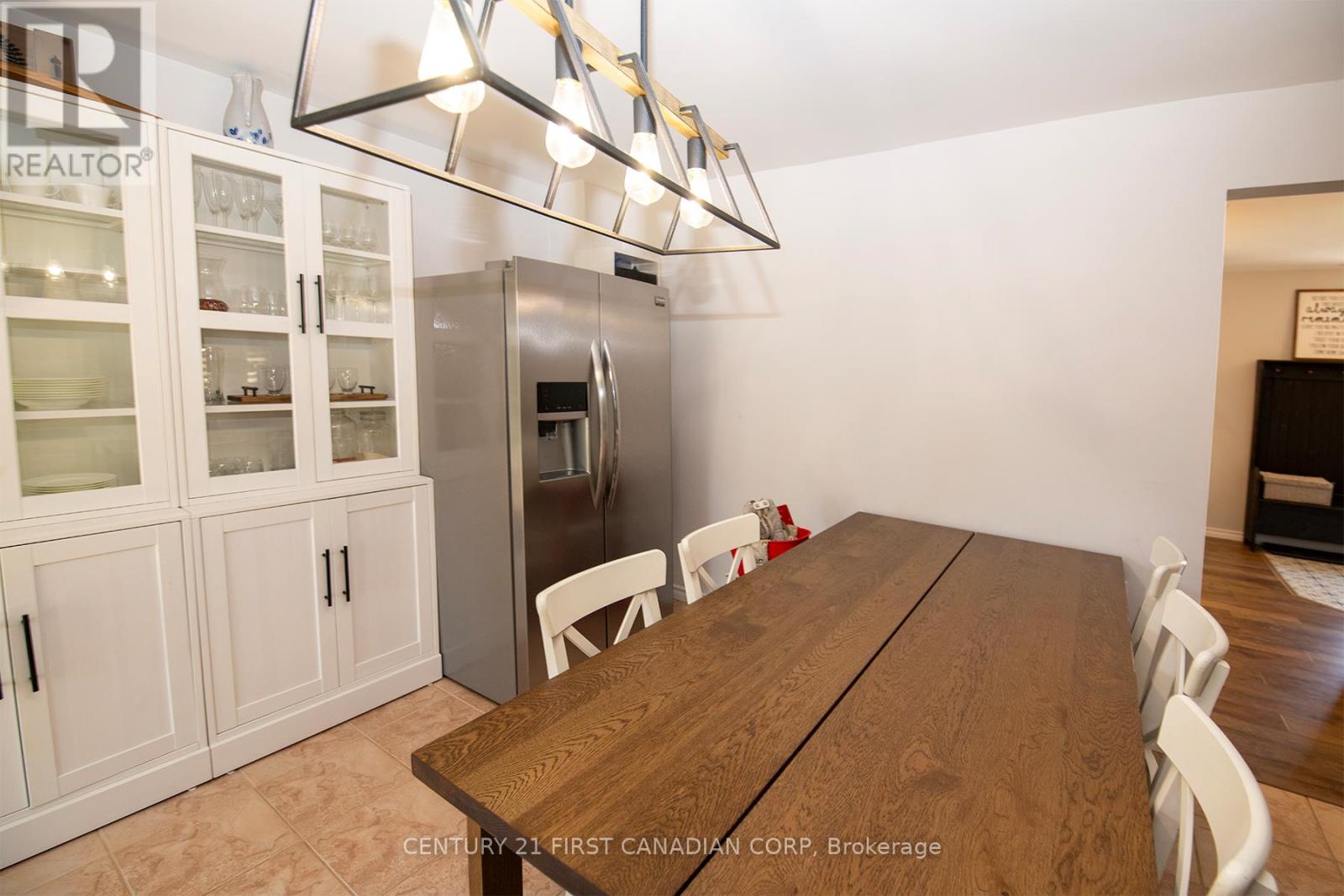 85 Augusta Crescent, London South, Ontario  N6E 2C9 - Photo 11 - X12419215
