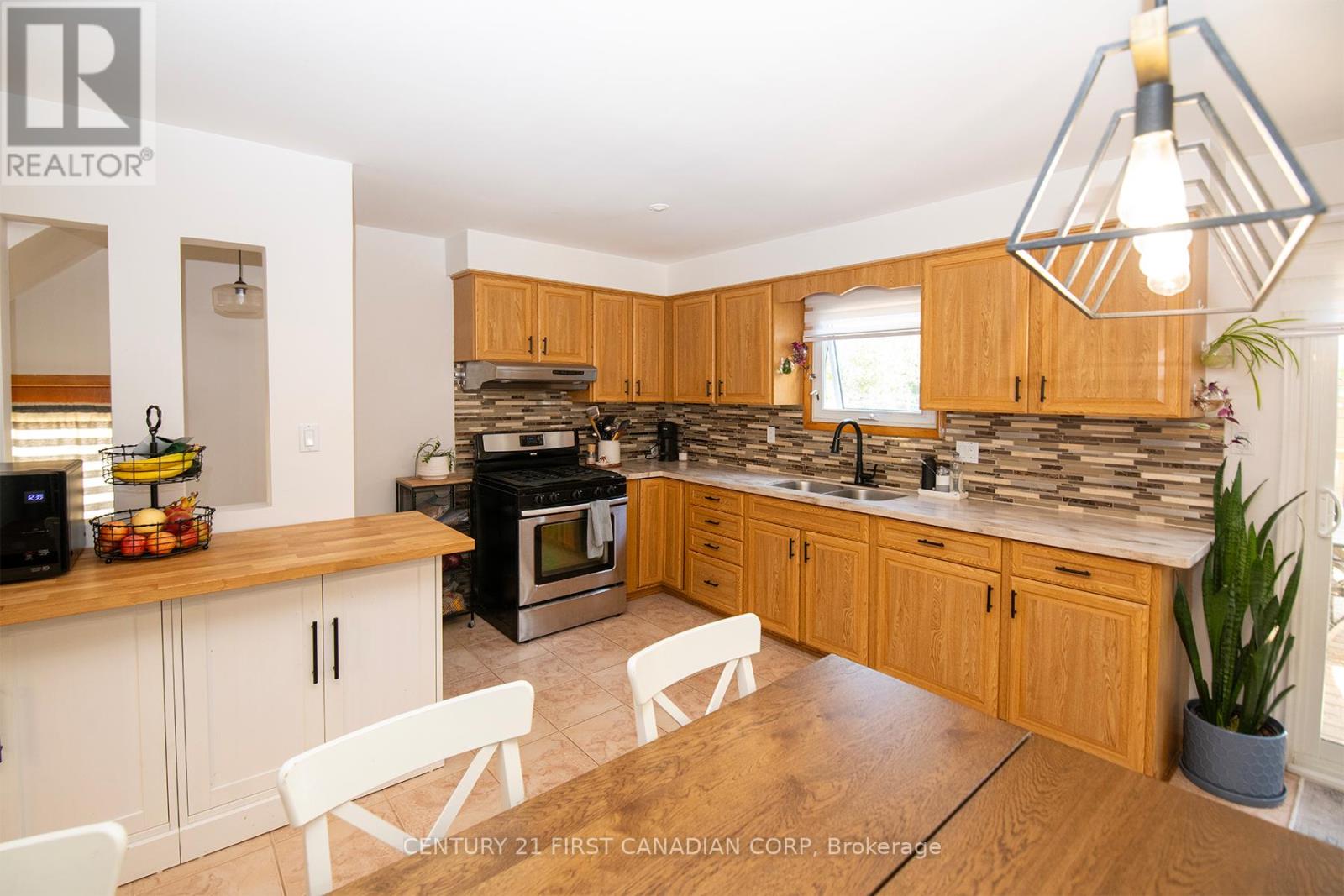 85 Augusta Crescent, London South, Ontario  N6E 2C9 - Photo 12 - X12419215