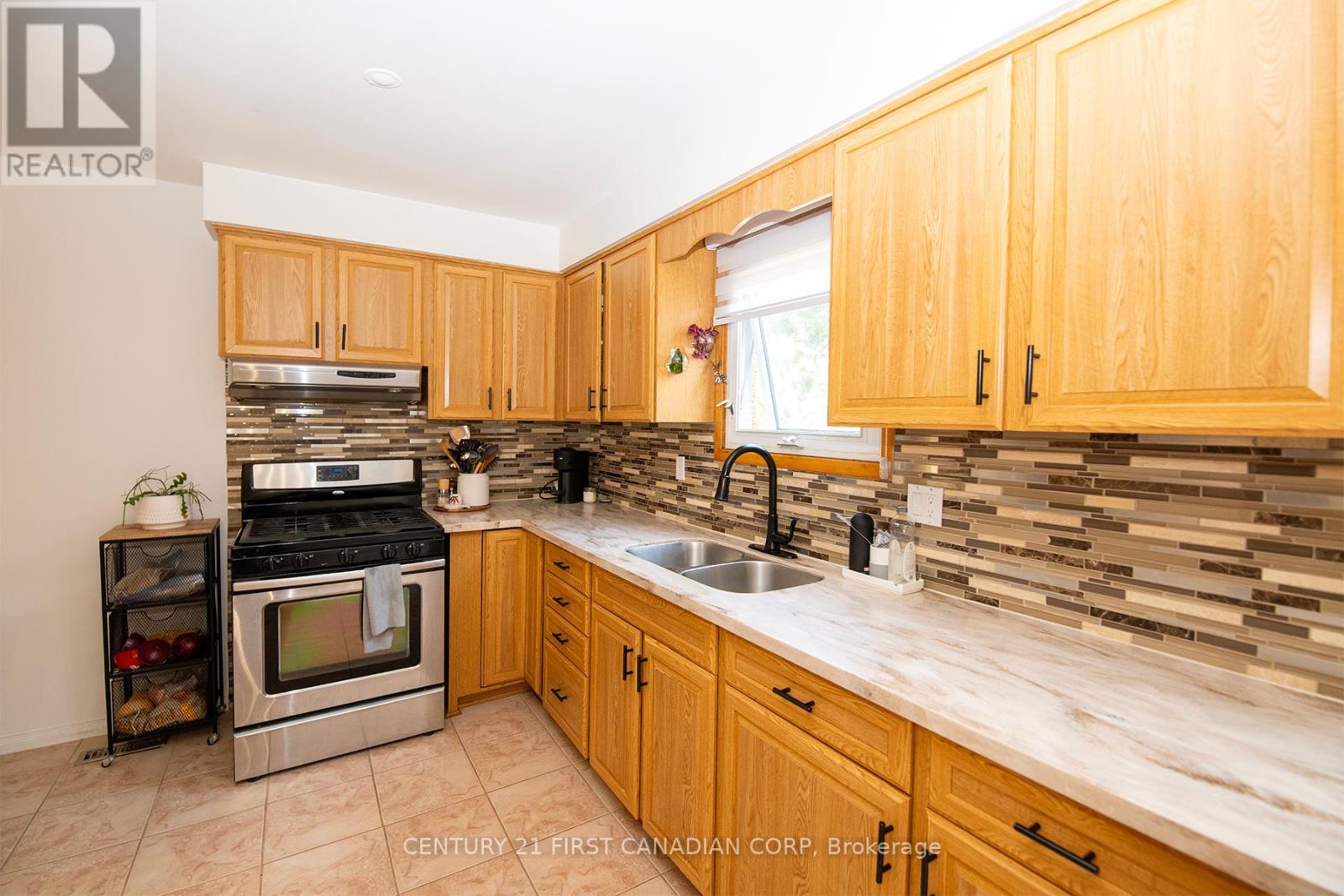 85 Augusta Crescent, London South, Ontario  N6E 2C9 - Photo 13 - X12419215
