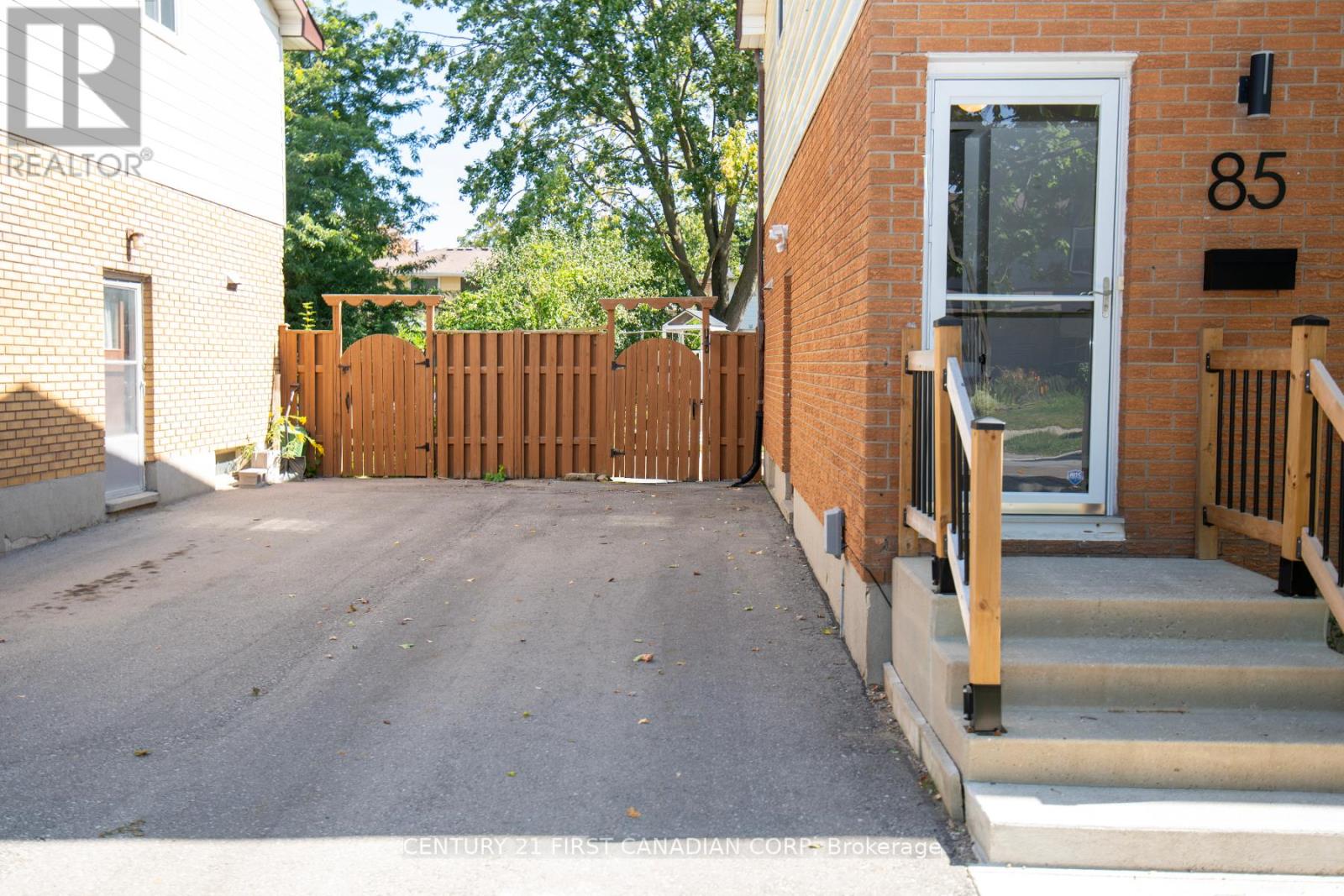 85 Augusta Crescent, London South, Ontario  N6E 2C9 - Photo 2 - X12419215