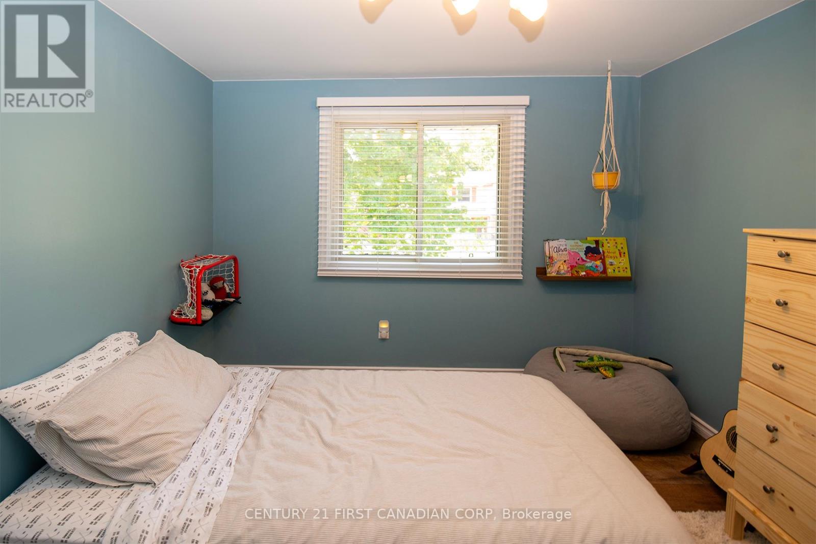85 Augusta Crescent, London South, Ontario  N6E 2C9 - Photo 22 - X12419215