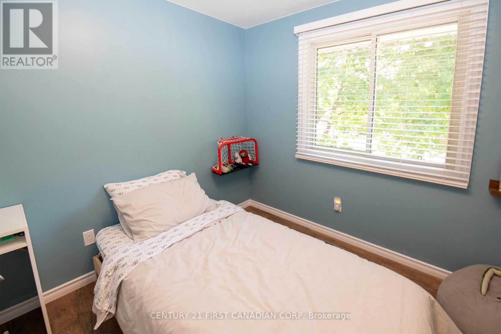 85 Augusta Crescent, London South, Ontario  N6E 2C9 - Photo 23 - X12419215