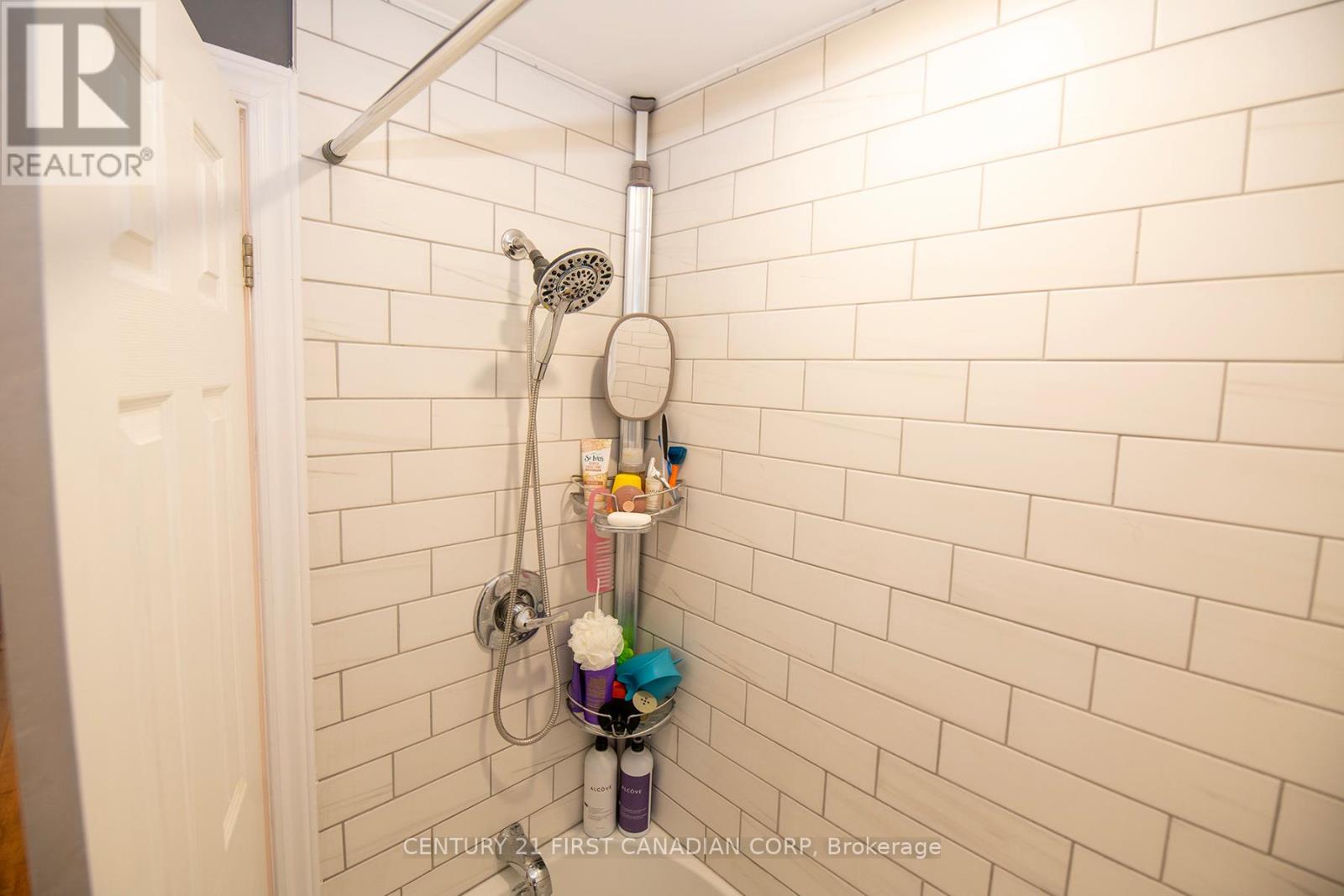 85 Augusta Crescent, London South, Ontario  N6E 2C9 - Photo 26 - X12419215