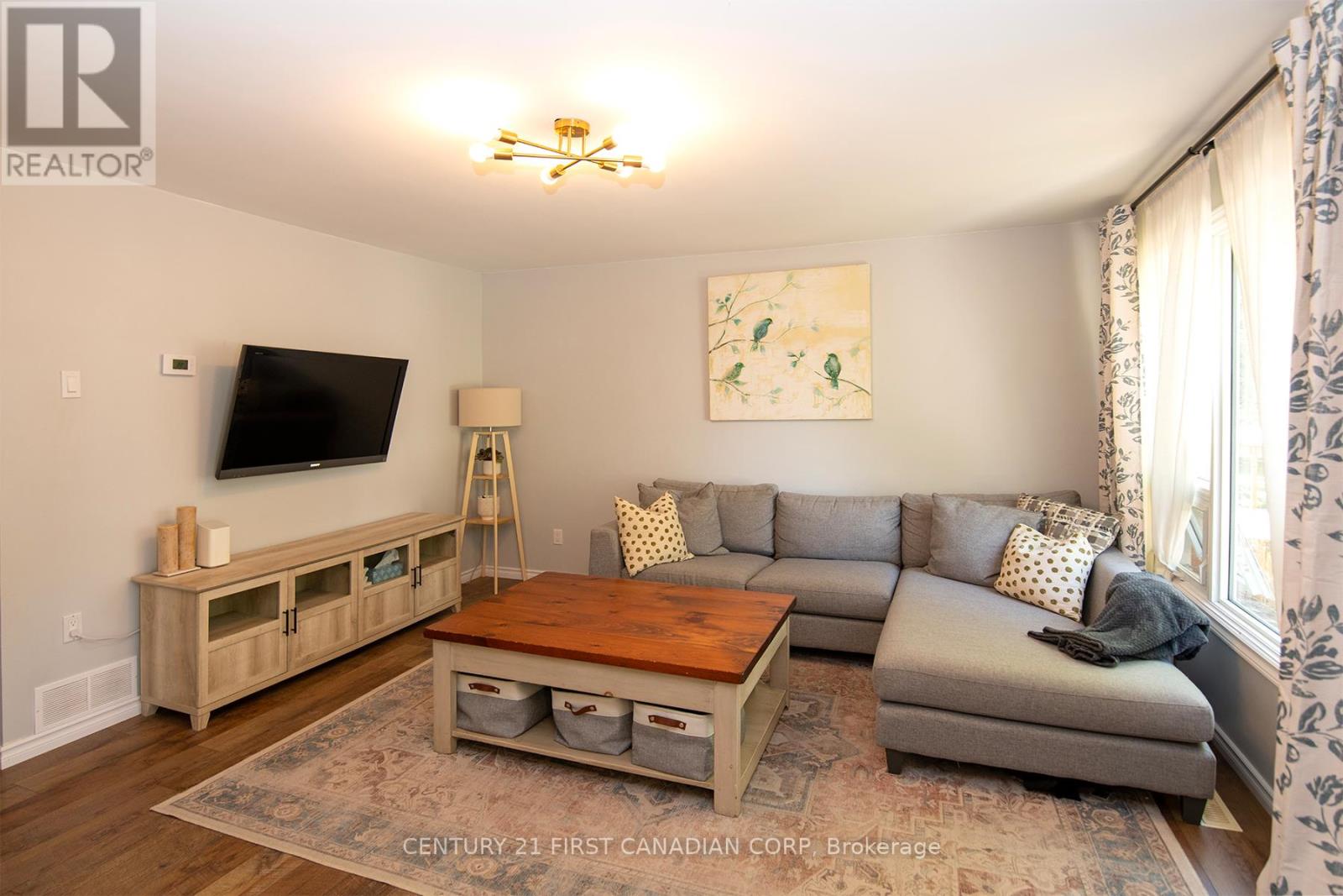 85 Augusta Crescent, London South, Ontario  N6E 2C9 - Photo 3 - X12419215