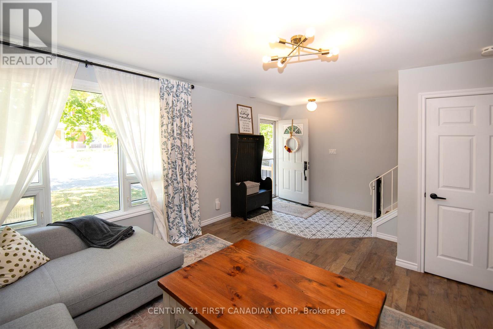 85 Augusta Crescent, London South, Ontario  N6E 2C9 - Photo 5 - X12419215