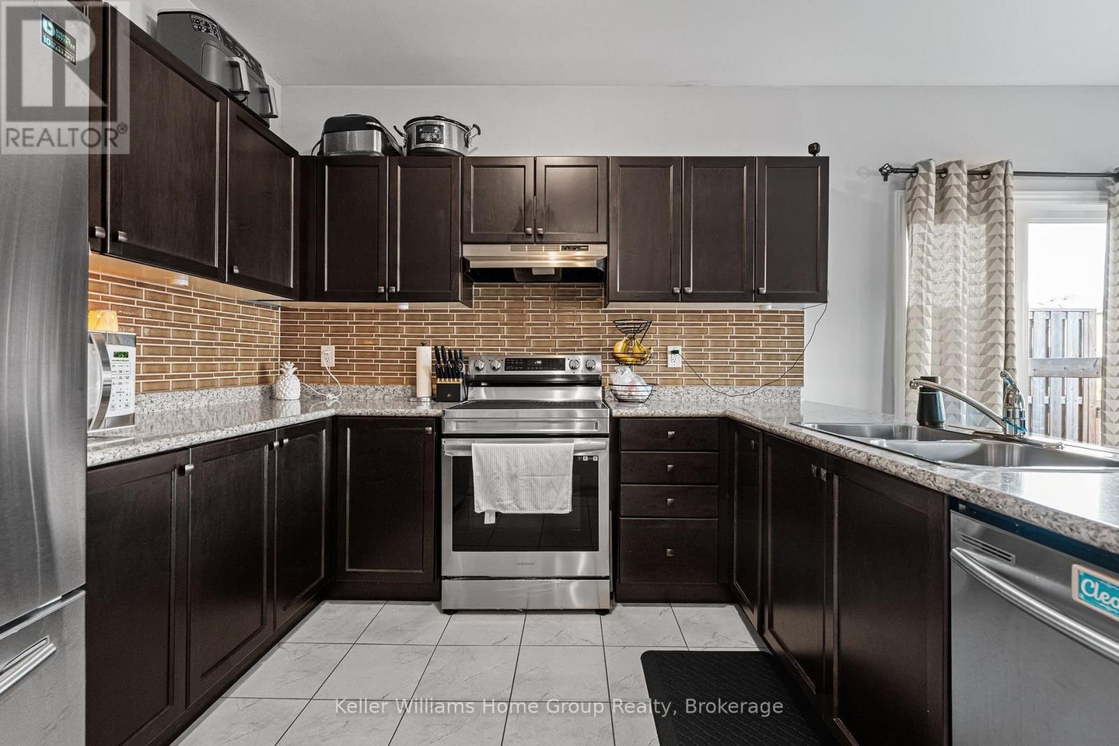 24 Courtney Street, Centre Wellington (Fergus), Ontario  N1M 0C9 - Photo 17 - X12419181