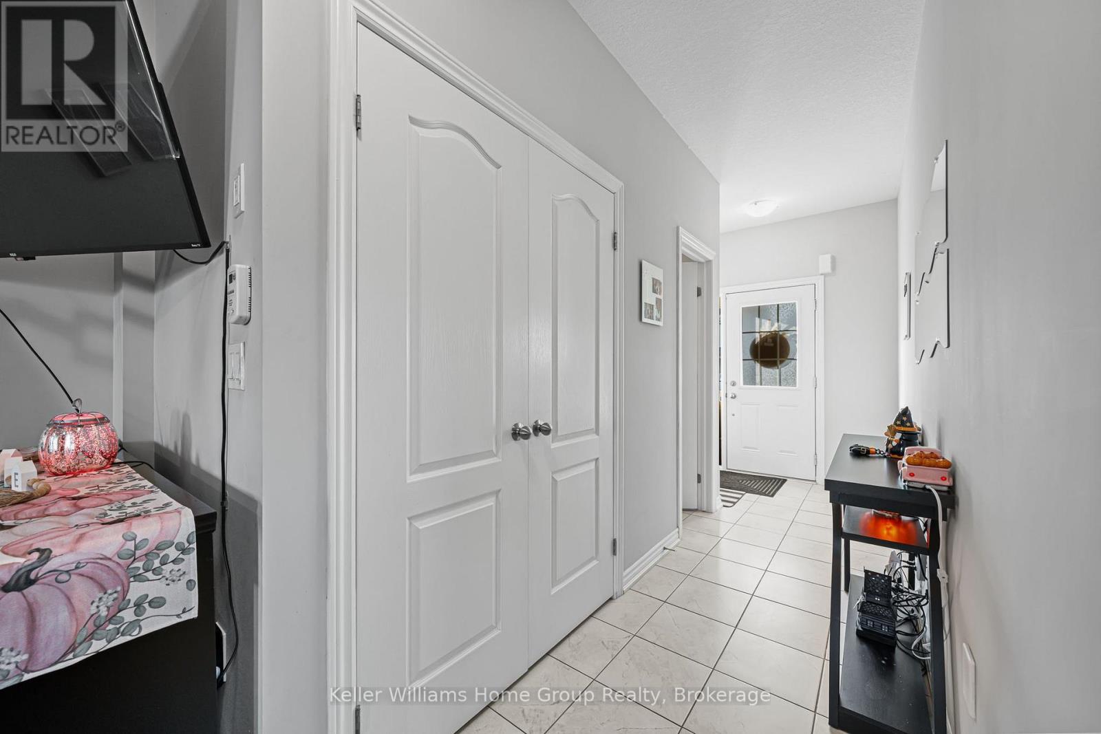 24 Courtney Street, Centre Wellington (Fergus), Ontario  N1M 0C9 - Photo 5 - X12419181