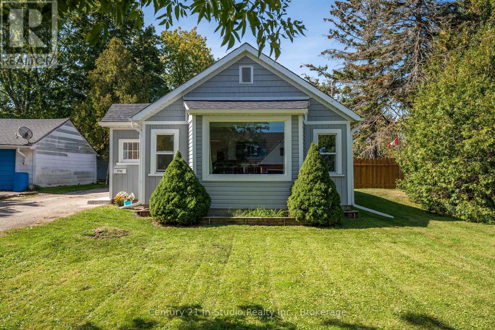 2732 3rd Avenue W, Owen Sound, Ontario  N4K 4T2 - Photo 2 - X12419217