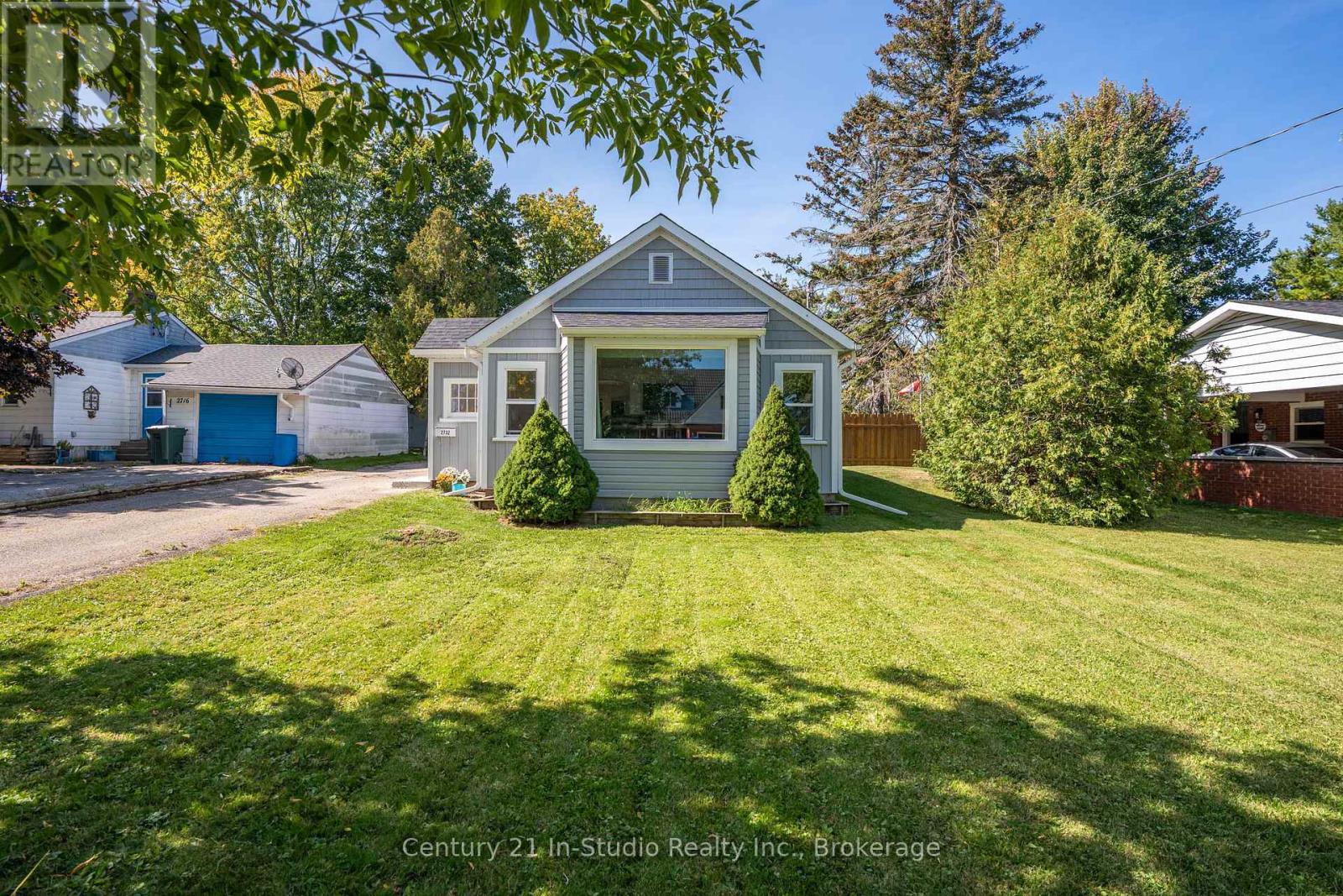 2732 3rd Avenue W, Owen Sound, Ontario  N4K 4T2 - Photo 3 - X12419217