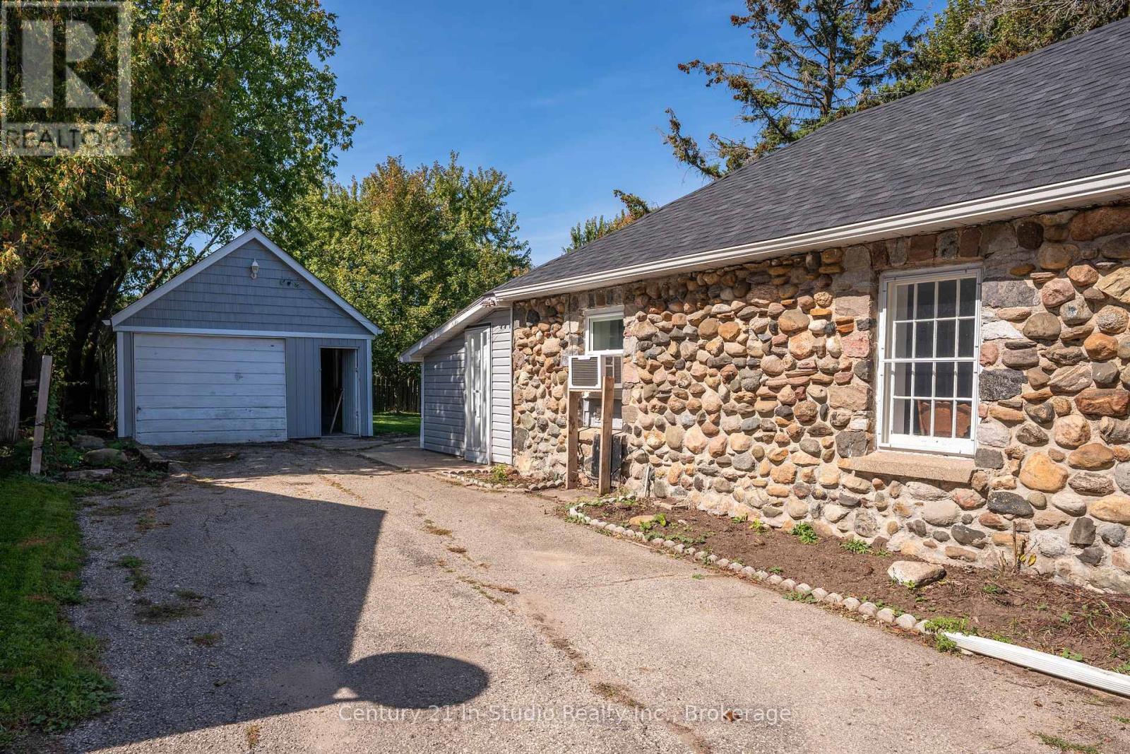 2732 3rd Avenue W, Owen Sound, Ontario  N4K 4T2 - Photo 5 - X12419217