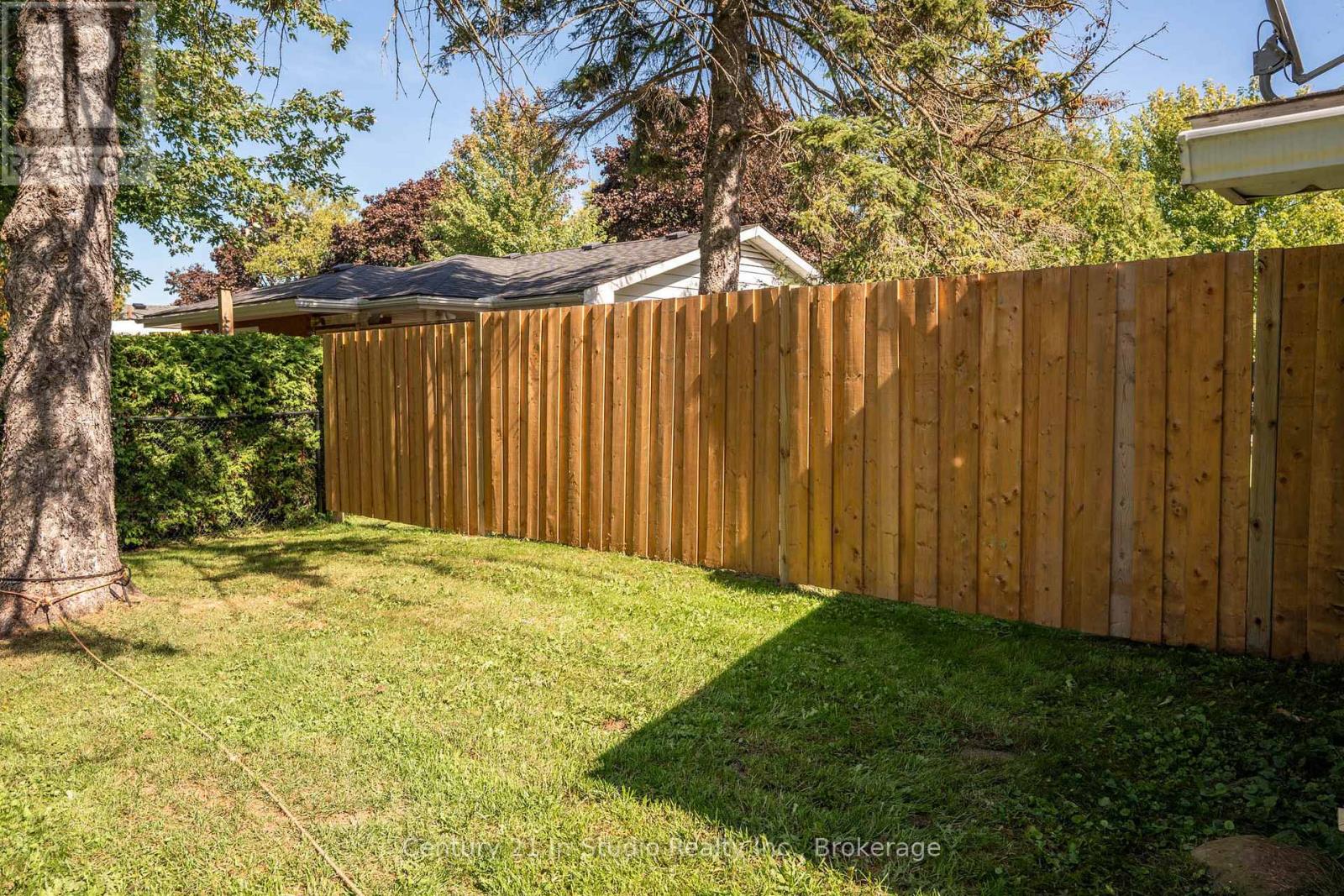 2732 3rd Avenue W, Owen Sound, Ontario  N4K 4T2 - Photo 8 - X12419217