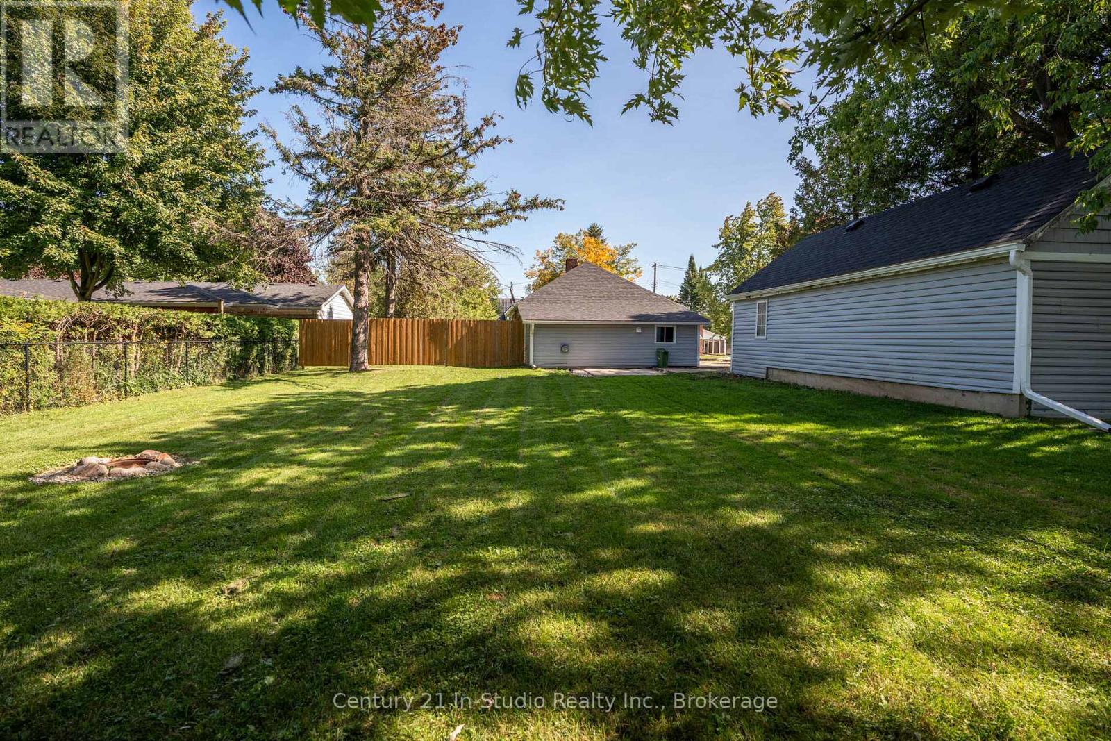 2732 3rd Avenue W, Owen Sound, Ontario  N4K 4T2 - Photo 9 - X12419217