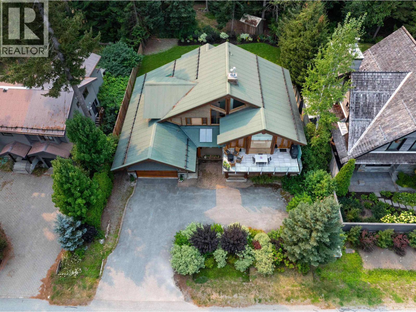 6487 Balsam Way, Whistler, British Columbia  V8E 0C5 - Photo 2 - R3050173