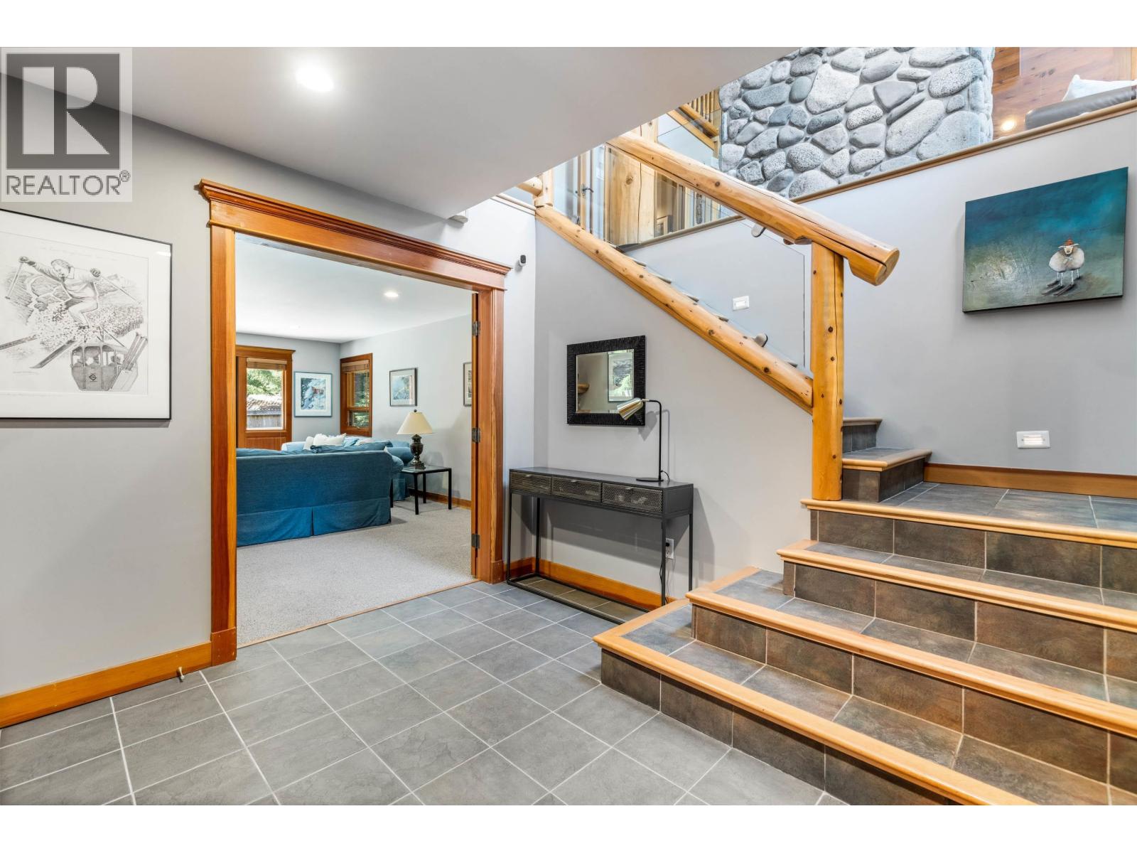 6487 Balsam Way, Whistler, British Columbia  V8E 0C5 - Photo 3 - R3050173